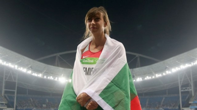 Демирева отнася олимпийския медал в Холандия 