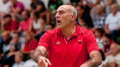 Защо "великите" български треньори и ръководители се дразнят от неудобните въпроси?