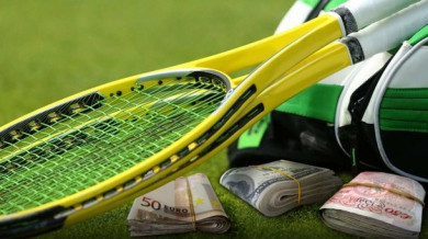 Тенис съдии наказани доживот заради нелегални залози
