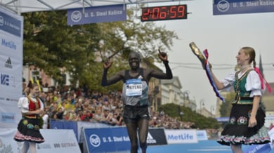 Кениец и етиопка спечелиха най-стария маратон в Европа