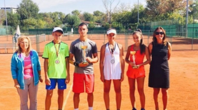 Каражов и Спасова триумфираха на държавния турнир по тенис до 16 години