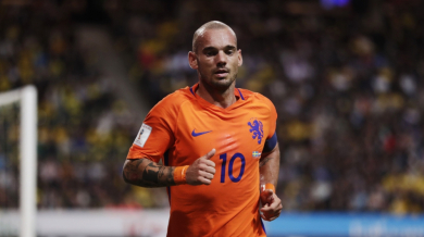 Холандия повика заместник на Снайдер за мача с Франция