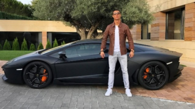 Роналдо се хвали с кола за 290 хил. евро