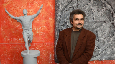 Феновете дават отчет за статуята на Стоичков