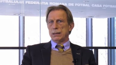 Треньорът на Румъния: Журналистите пречат на футбола   