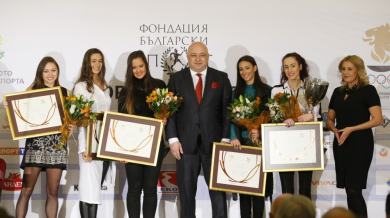 Мирела Демирева и грациите сред наградените със „Спортни Икари” (СНИМКИ)