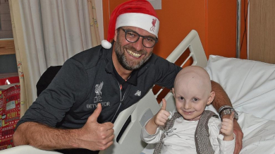 Ливърпул зарадва болни от рак деца за Коледа