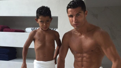 Роналдо за сина си: Искам да е футболист, но първо образованието  
