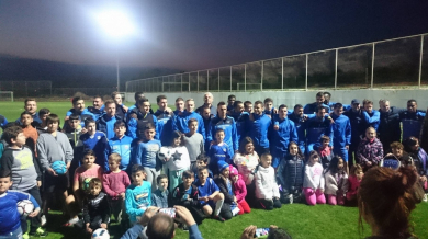 Деца от българско училище се включиха в тренировката на Левски в Кипър (ВИДЕО)