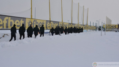 Снегът в Коматево провали контрола на Ботев
