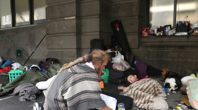 Наркомани и бездомници тормозят феновете на Гришо и компания (ВИДЕО/СНИМКИ 18+)