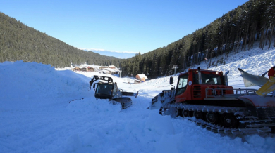 Започна подготовката на трасетата за СК по сноуборд в Банско (СНИМКИ)