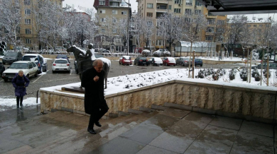 Спас Русев влезе през централния вход за Общото събрание (СНИМКИ)