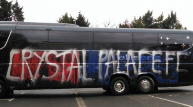 Феновете на Кристъл Палас нашариха клубния автобус по погрешка