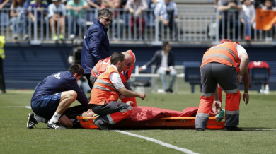 Футболист на Валенсия в болница след удар в главата (ВИДЕО) 