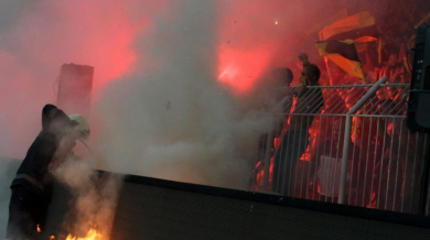 Ужасяващ финал между Лудогорец и Ботев, стадионът гори (СНИМКИ/ВИДЕО)