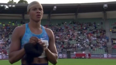 Перуката на сребърна олимпийска медалистка падна на дълъг скок в Осло (ВИДЕО)