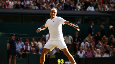 Федерер на полуфинал след победа номер 100 на "Уимбълдън"  