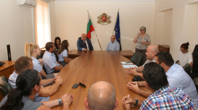 Спортистите, които ще представят България на Дефлимпикс, благодариха на министър Кралев