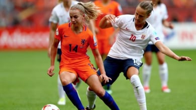 Домакинът Холандия откри Евро 2017 с победа