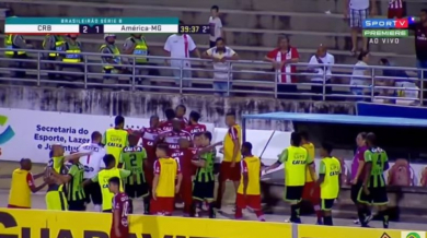 Масов бой, бразилски футболисти се млатиха по време на мач (ВИДЕО)