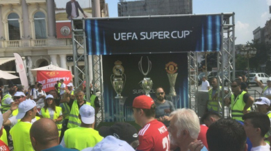 Ексклузивно в БЛИЦ: Феновете на Реал и Юнайтед запиват заедно преди мача в Скопие (СНИМКИ)