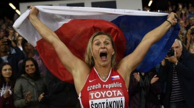 Шпотакова с втора световна титла в хвърлянето на копие