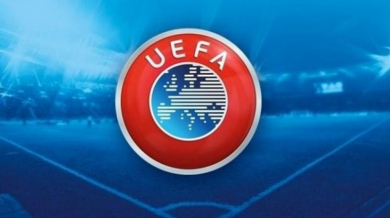УЕФА глоби два отбора заради фенове