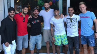 Неймар се забавлява в Барселона с бившите си съотборници