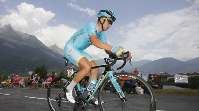 Колоездач от Казахстан с първа етапна победа във Вуелтата