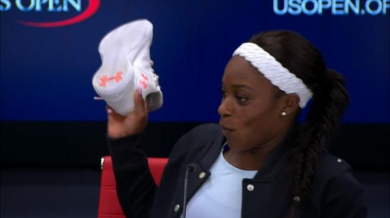 Полуфиналистка на US Open падна от стола си заради муха (ВИДЕО)
