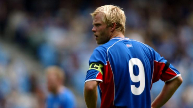 Легенда на Исландия спря с футбола     