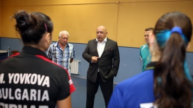 Министър Кралев се срещна с българските състезатели по тенис на маса 