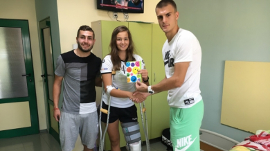 Футболистите на ЦСКА помогнаха на млада надежда