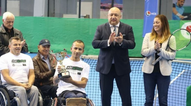 Кралев награди победители от турнир по тенис за хора с увреждания