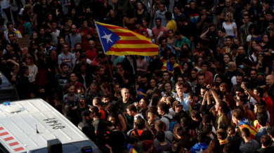Трите каталунски тима подкрепят протестите