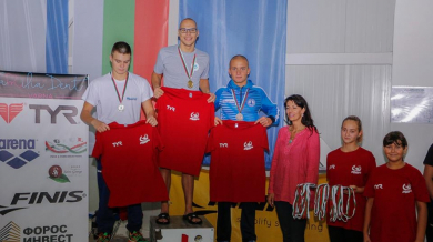 Два рекорда на Петър Божилов на турнира по плуване "Бриз"