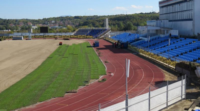 Поставят тревата на стадион „Огоста“