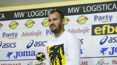 Макенджиев грабна приза за най-добър в Първа лига