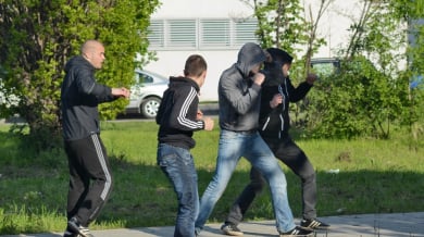 Жесток въргал! Над 100 фена на Левски и ЦСКА се млатиха на булевард (СНИМКИ)