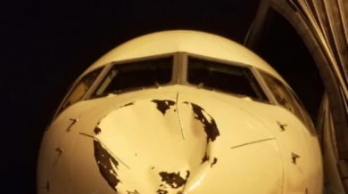 Самолетът на Оклахома Сити Тъндър кацна в Чикаго със смачкан нос 