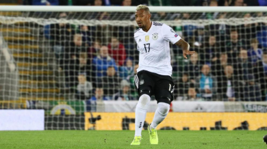 Защитник на Германия аут срещу Англия