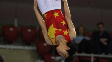 Доминация на Китай в първия ден на световното първенство по скокове на батут в София