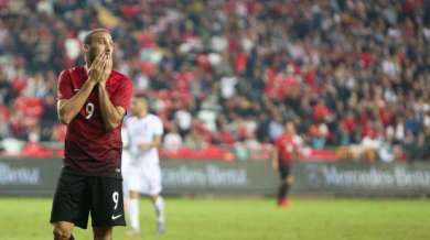 Албания пречупи Турция в Анталия, Кабаков показа червен картон