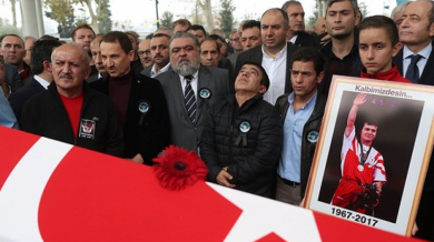 Мачовете в Турция стартират с минута мълчание в памет на Наим 