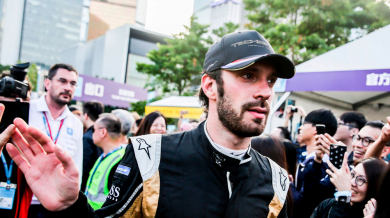 Бивш пилот от Формула 1 финишира на заден ход в Хонконг (ВИДЕО)