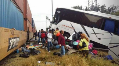 Страшна трагедия! Товарен влак помете рейс с футболисти (СНИМКИ)  