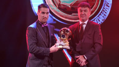 За трети пореден път Ивелин Попов е футболист на годината на България!
