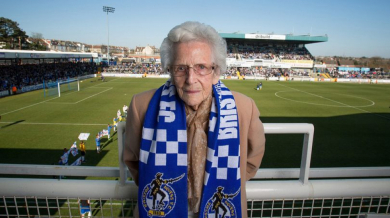 Привърженичка на 103 години ходи на мачовете на любимия си тим