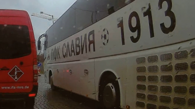 Внимание, опасност на пътя! Какви ги върши рейсът на Славия?! (ВИДЕО)